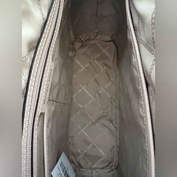 Brand new Michael Kors Jet Set Large Tote-Zip Saffiano Leather Tote with tag. - Picture 11 of 12